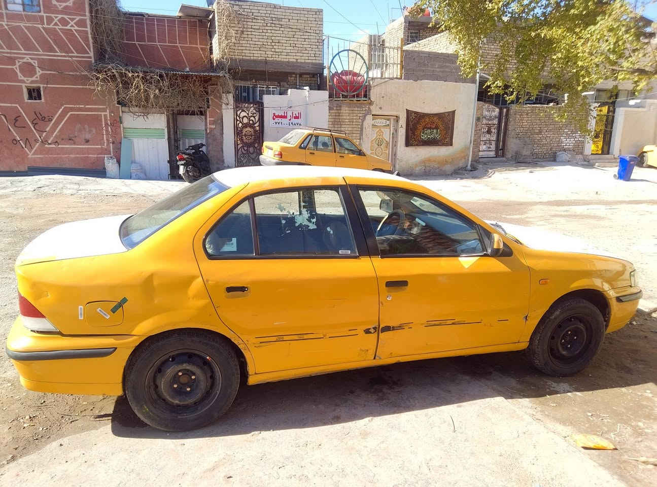 سلام عليكم سياره للبيع هاي موديل 2012 هاي سياره كدامك بل صوره اي ستسفار على هاذ لرقم *********** مكاني بغداد ب18ورقه وبيها مجال
