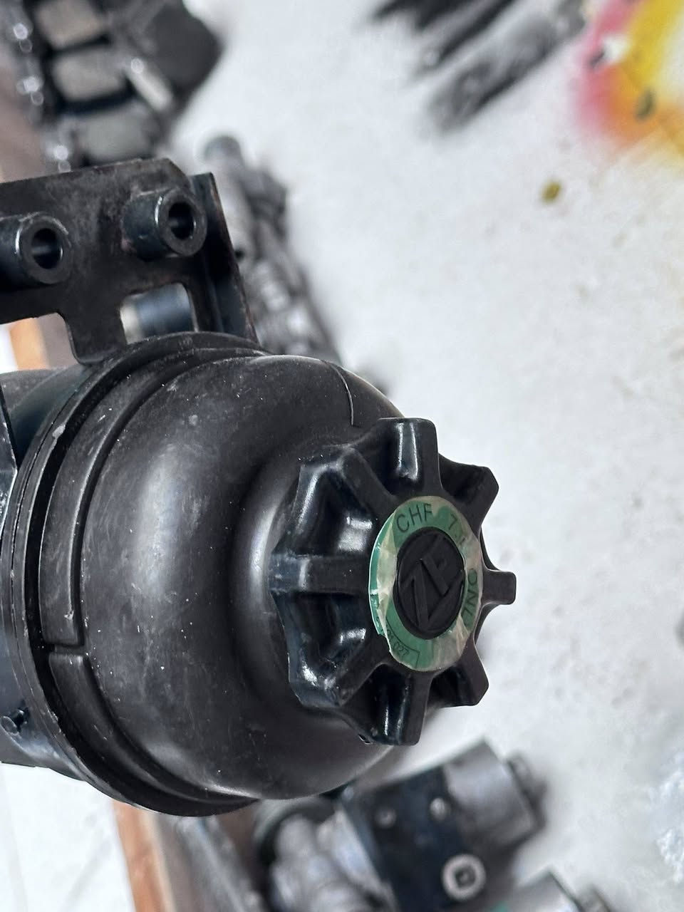 السلام عليكم. نوزلات 25 مسكر. مراوح f01 ومرارح. مارسيدس  عقل مكينه. 413 مسكر فانوس وهواي نواعم كله على الشرط.  مكاني بصره *********** توصيل موجود محافظات
