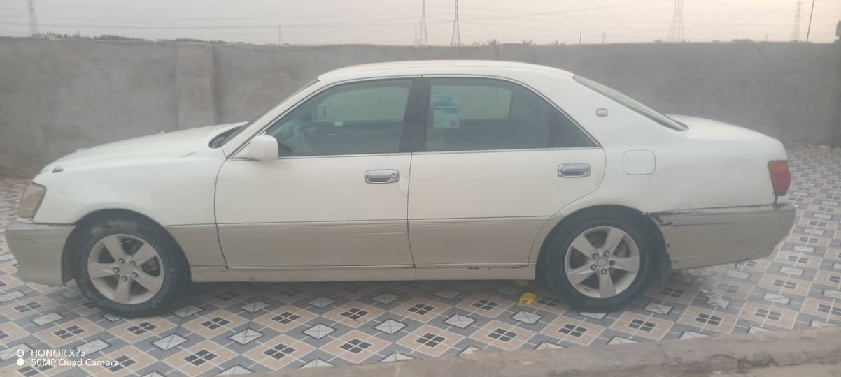 سيارة ملكه ادوات محركها 3000 فيفتي سيارة نضيفه وسعرها مناسب 24
دواخل نضيفه 
لي يدور نضيف وسعر مناسب هذه 
ذي قار قضاء النصر ***********
