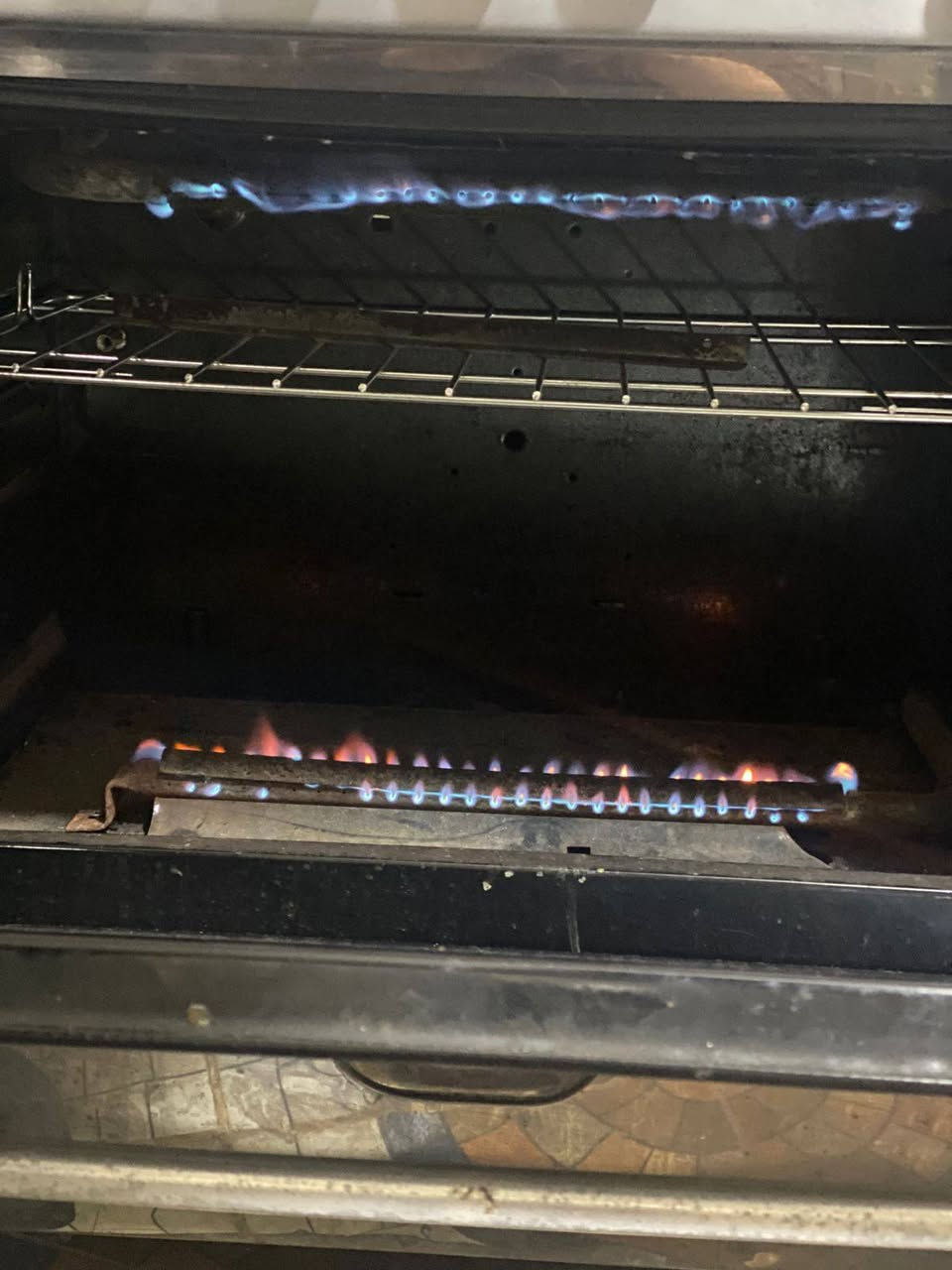 طباخ فريش مصري شغال 175وبي مجال ***********
