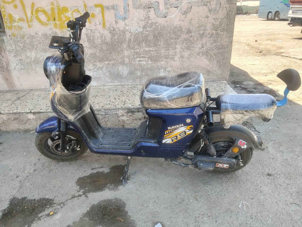 للبيع ار9.   ريان.  
خمس بطاريات ريان. جدد شرط
ماطور نضيف  حيل.  
نشط وسريع 
مطور شرط ونضيف
رقم***********
سعر 365 بي مجال
