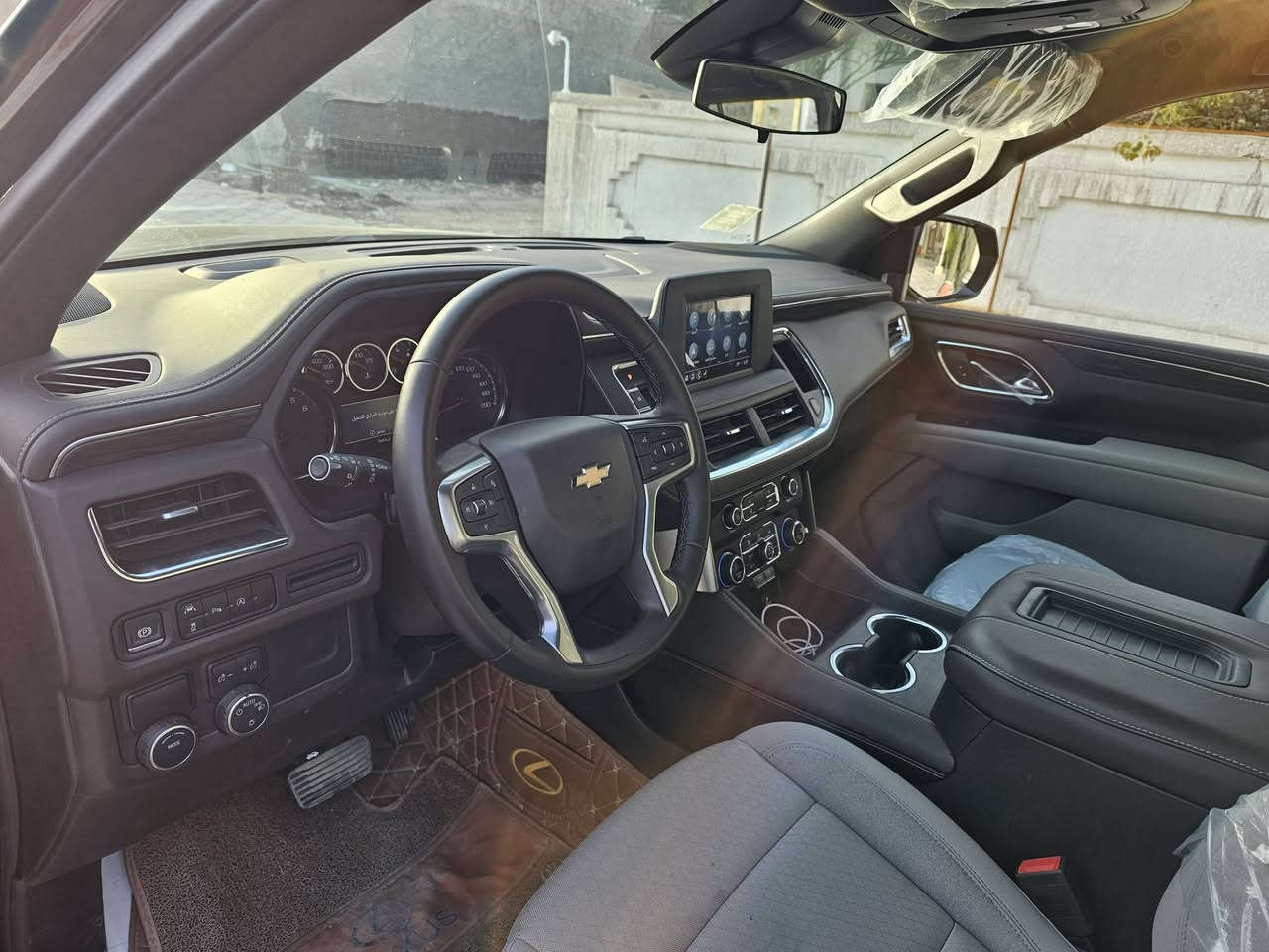 السلام عليكم للبيع شوفرليت تاهو 2024 LS ماشيه 4000 كيلو يعني زيرو مكفوله من كلشي وكالة المنصور علامه سوده رقم بغداد السعر 525 للستفسار الاتصال ***********
