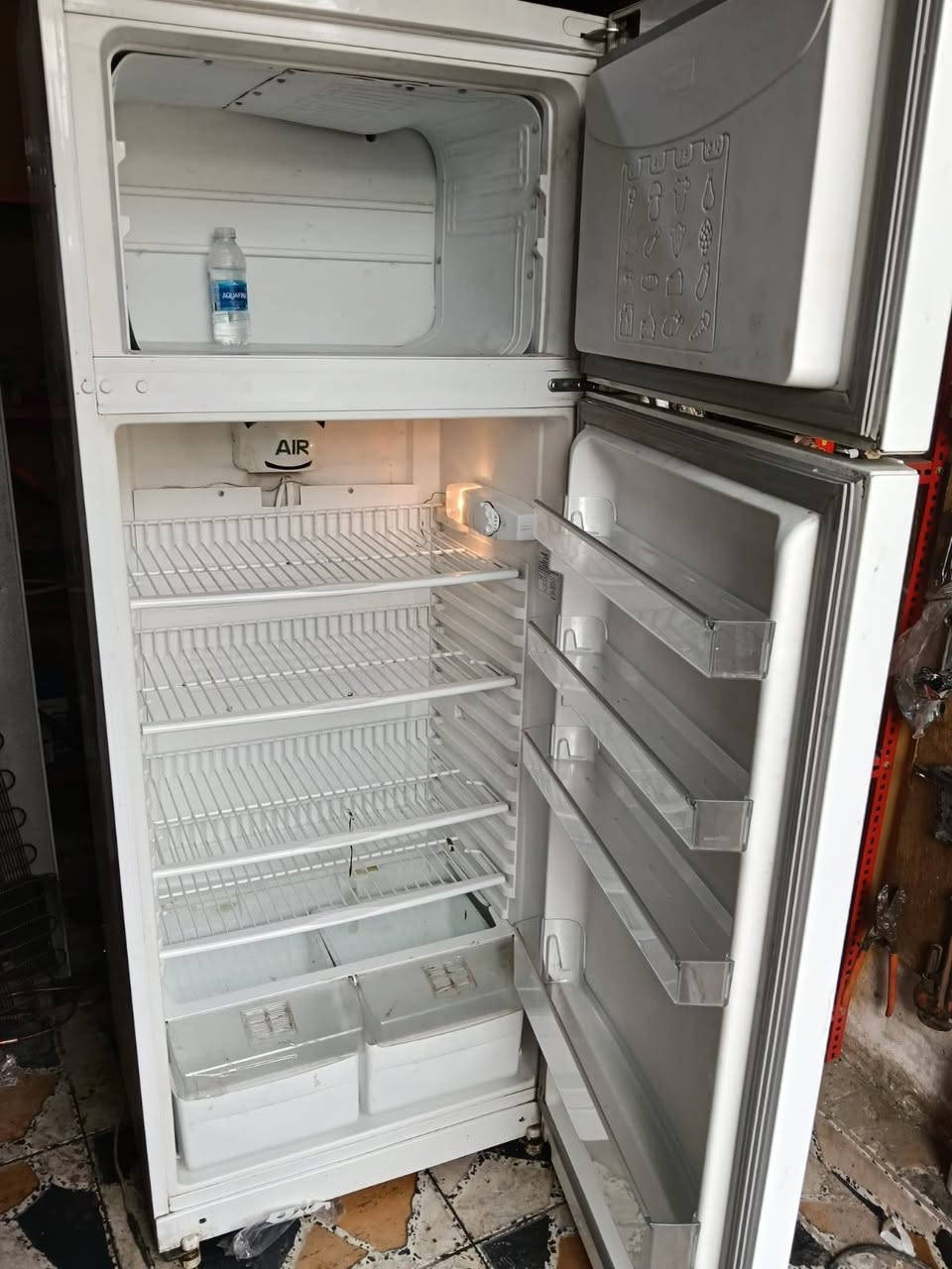 ثلاجه للبيع عل فحص وضمان
السعر 125الف المكان جكوك الاساتذه

***********
