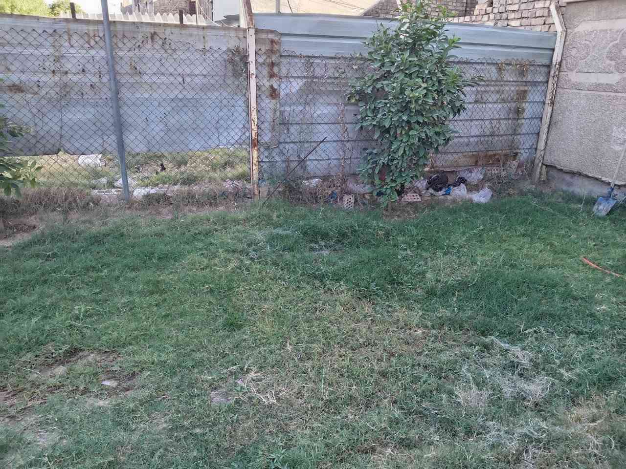 بيت للبيع 150م يتكون من 4غرف نوم واستقبال وصاله ومطبخ وصحيات عدد 2 وكراج سيارات عدد 2 ويحتوي على تشجير خلف البيت سعر رقم واتساب 9647903649982
