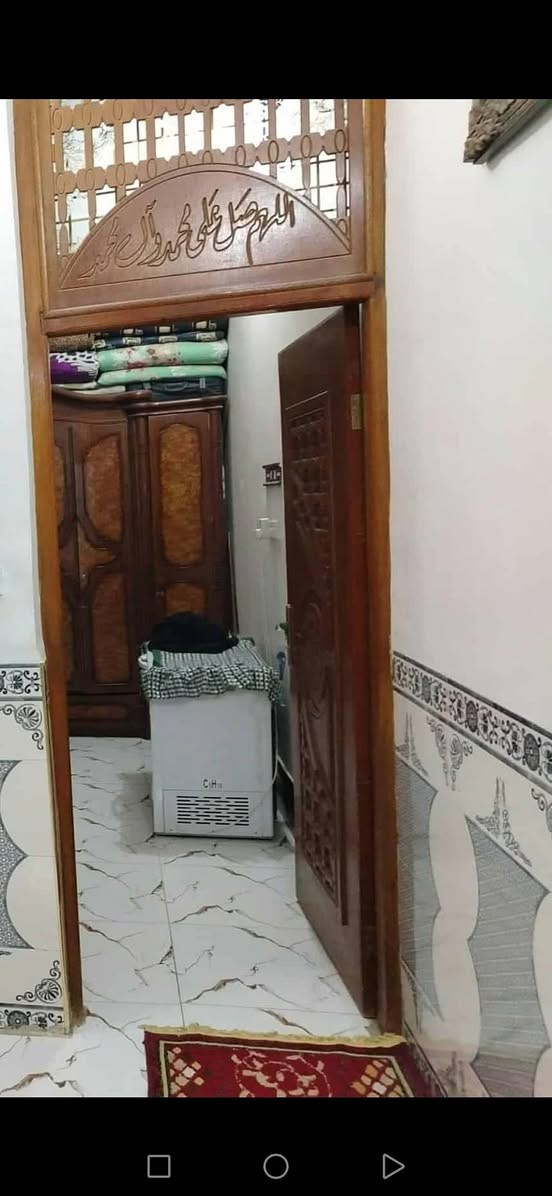 دار ١٠٠ متر شرك بيع مستعجل 
الواجه ٥ النزال ٢٠
البناء جديد طابوق عكادة
استقبال
مطبخ
صحيات داخلية وخارجية
صاله مفتوحة على المطبخ
غرفة نوم واحده
مناور ٢
درج
نقص ستارة فقط 
العنوان الديوانية حي الوحدة خلف مركز حي الوحدة
الارضيه بورسلاين
عالي عن الشارع
السعر ٦٠ مع مجال قليل
للاستفسار أكثر مراجعة مكتب الوكيل التوكل للعقار الكائن في حي العسكري شارع ٣٠ او الاتصال والمراسلة على الواتساب على الرقم ***********
@إشارة
