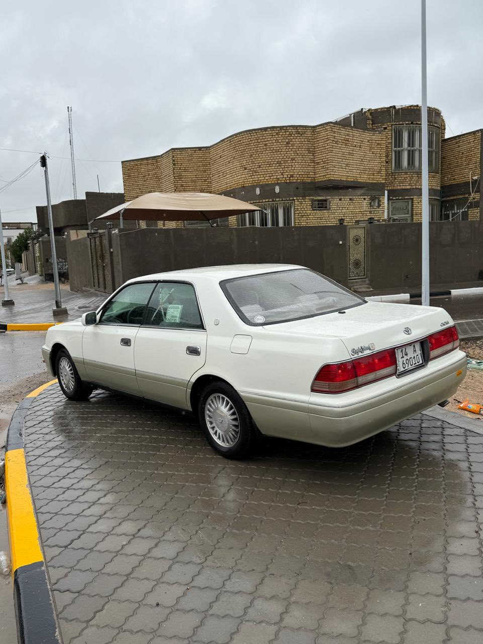 سلام عليكم راس ثور فلات رقم بصره مشروع وطني رقم انكليزي سنويه لغاية 2031تنتهي. السياره كفاله من ضربه وكص ونقل وعيب شرعي. مكينه وكير شرط كفاله حداده كارتون 100.100تبريد ثلج امامي خلفي. السياره جديده كلش شرط الف ماتخسر عليها. سعر 115مجالها قليل هاتف ***********البصره الزبير.
