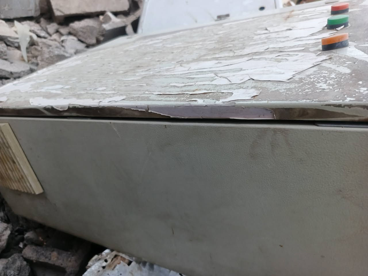 يوجد بوردات ***********  البيع كابينه خارجيه بسعر مناسب اترهم  الاصحاب مولدات اتصل ع رقم موجد
