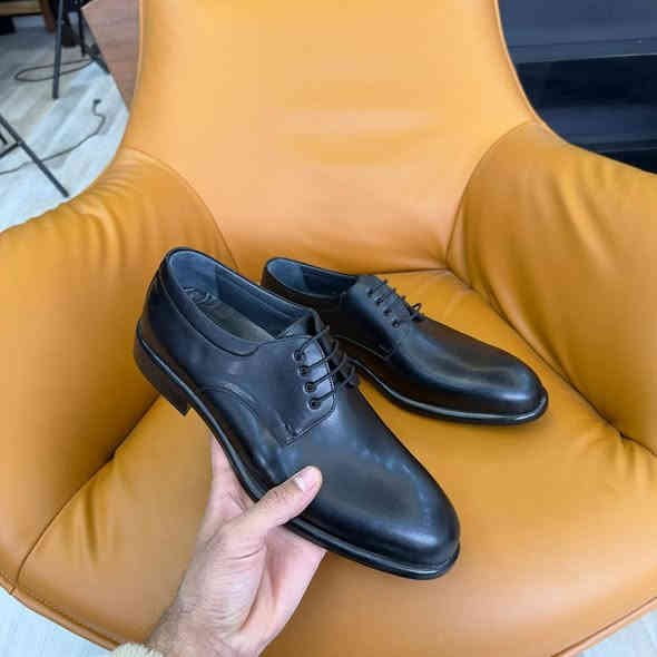 ⁨ ⁨ صنع في العراق 🇮🇶 
 جلد طبيعي من داخل والخارج جلد طبيعي 
⭕ السعر 70,000 الف مع توصيل 
*********** :📞
📍:خانقين مقابل مركز شرطة خانقين
