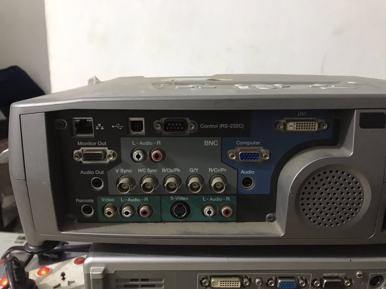 السلام عليكم داتاشو نوع Epsom مستخدم نظيف جدا صوره واضحه حجم كبير مخارج DVIمثل HD استخدامات متعدده اجهزه البلي ستيشن والاكسبوكس تفيبوكس سعر مناسب يوجد مقطع فيديو يوضح استخدام جهاز الالعاب نوع سوج


**إذا كنت صاحب هذا الإعلان وتريد حذفه لأي سبب، رجاءا أرسل رسالة إلى الدعم الفني**