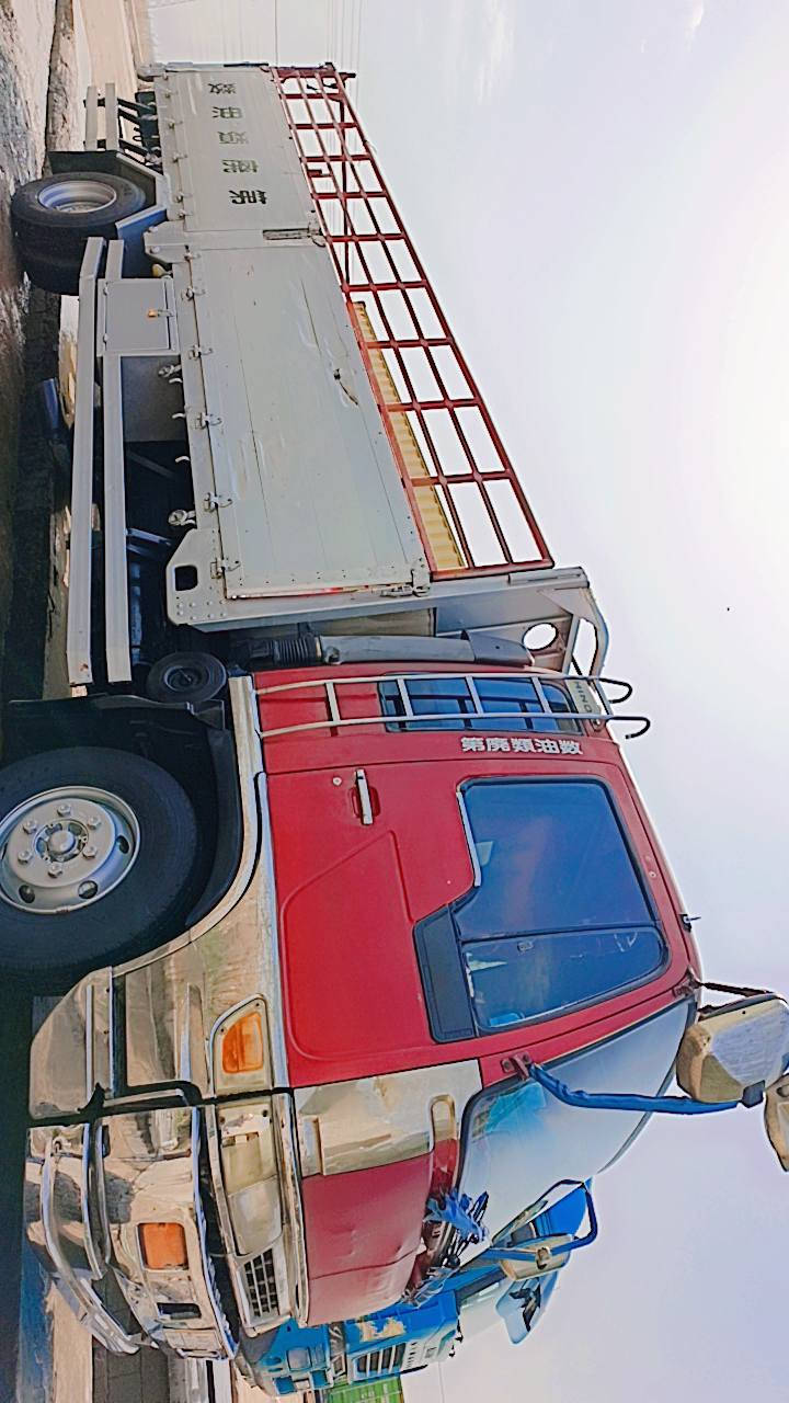 هينو  موديل 95 سياره جاهزه للعمل ترايك وين ما تريد سياره مانقصه شي مكينه 70 لا تبخير ولا تنقيص تخم تايرات كامله ماعوزهاا شي + باسمي سياره مداور ثاني يوم سياره خير من الله هاذا رقمي شراي اتصل ***********
