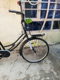 حجم ٢٦ • اسود • نضيف