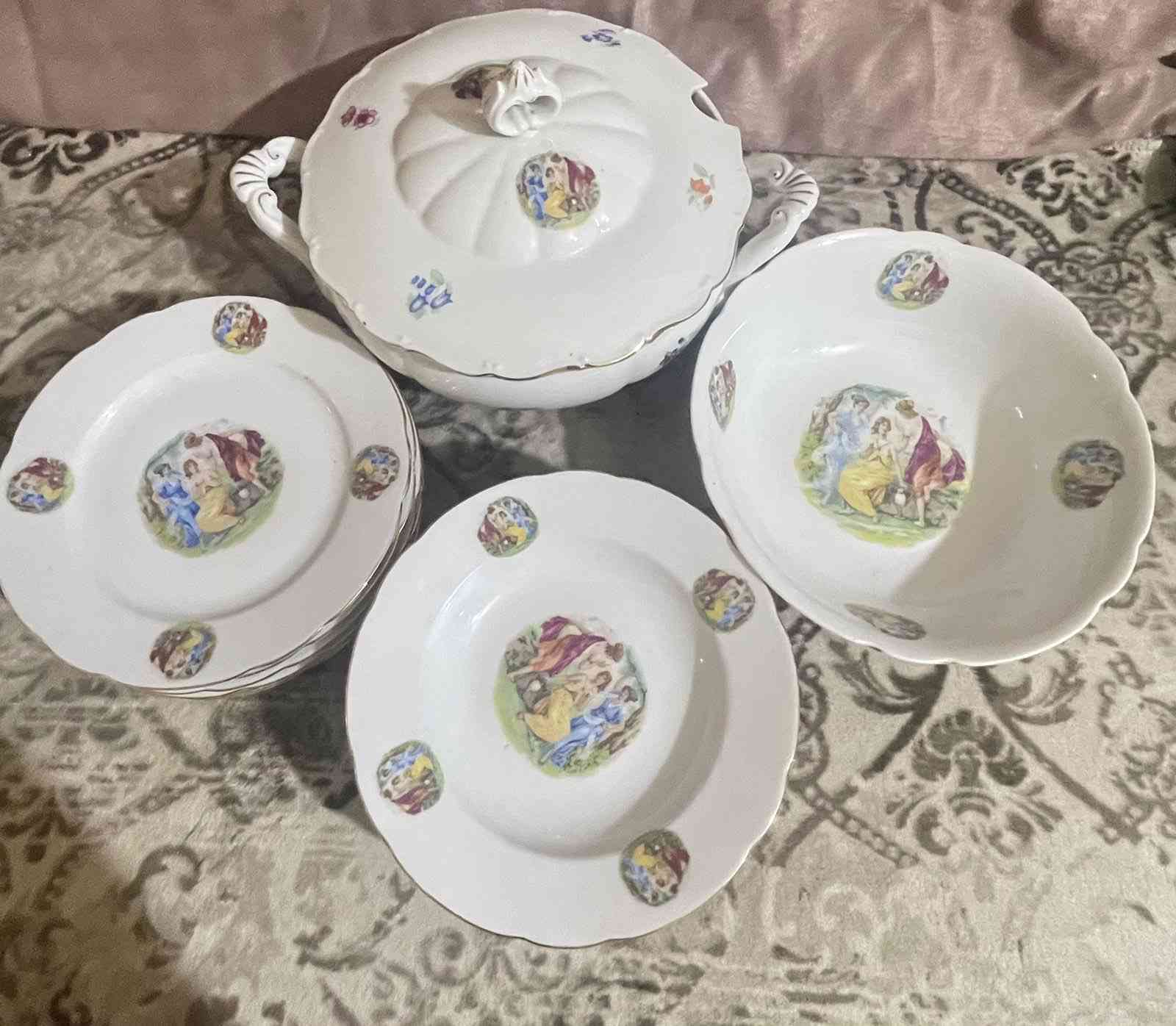 (الشخص الصبور ميزته انه يعطيك الف فرصه وعيبه ان فرصته الاخيره مفاجأه)
مساء الخير والعافية عليكم جميعاً 
طقم سفره چيكي (الاميرات الثلاث) غير مستخدم (١٥) قطعه يتكون من (٦) صحون شطح قياس ٢٣سم و(٦) صحون عميق قياس ٢٣ سم وسلطانيه كبيره جداً قياس القطر ٣٤ والعمق ١٤ سم ومثراده كبيره قياس القطر ٢٧ سم والعمق ١٢ سم السعر خاص لطفاً يوجد توصيل لكل محافظاتنا الحبيبه


**إذا كنت صاحب هذا الإعلان وتريد حذفه لأي سبب، رجاءا أرسل رسالة إلى الدعم الفني**