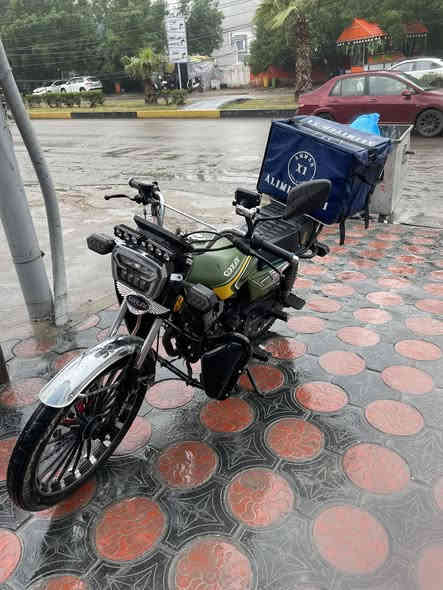 سلام عليكم من رخصت الادمن 
سونك 2025 دراجه نضيفه كل نقص ما بيها بلاديه ع وضع الشركه صار 6اشهور من نازله من المعرض ما ماشيه هواي ربع واحد ما تصرف عليها ع وضع الشركه شلعه معدل ترايك وين ما يعجبك محركها 200cc
السعر 850وبيها مجال قليل
***********
***********
