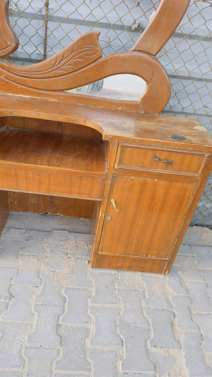 ميز مرايه  بس بدون مرايه. للبيع
اليريده يراسلني خاص وبلخدمه


**إذا كنت صاحب هذا الإعلان وتريد حذفه لأي سبب، رجاءا أرسل رسالة إلى الدعم الفني**