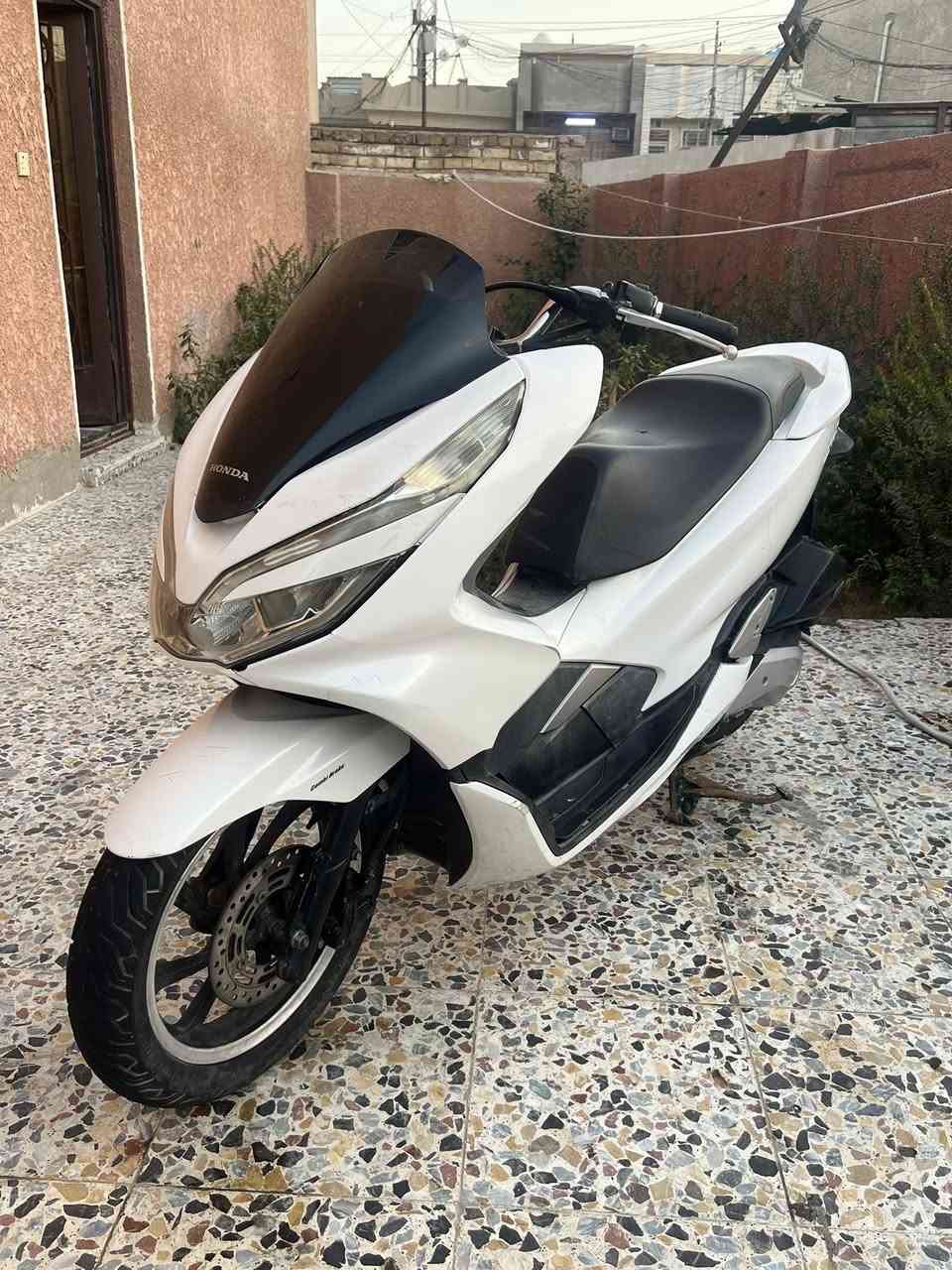 دراجة PCX جيل الثالث  مكفولة كفالة عامة  كوري  السعر 12  مكان بغداد الشعب  للاستفسار ***********
