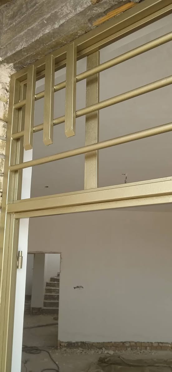 🏠 بيت العمر يستاهل لمسة ملكية! ✨
تريد تغير ديكور بيتك ومحتار بين الصبغ والفوم؟ لو خايف من المواد المغشوشة والشغل "اللزگي"؟ 🤔

إحنا بـ [بمكتب ماهر الساعدي ] نكولك ارتاح، لأن جودة العمل عندنا مو مجرد كلام، هي أمانة وسمعة. 🤝

✅ ليش تختارنا؟
• أجود أنواع الأصباغ: نستخدم ماركات عالمية (جوتن، كابارول، وغيرها) اللي تحافظ على لونها وما تتأثر بالرطوبة.
• دقة بتركيب الفوم: نركب الفوم بديل الجبس بلمسات هندسية، زوايا حادة، وتثبيت أصلي ينسيك شي اسمه "فطور".
• كادر مختص: فنانين يعرفون شلون يدمجون الألوان ويطلعون لوحة فنية بجدران بيتك.
• نظافة وسرعة: نسلمك البيت نظيف ومغسول، وبمواعيد مضبوطة "بالثانية".

🛠️ خدماتنا تشمل:
1. صبغ جدران وسقوف (بلاستيك، زيتي، وتكستشر).
2. تركيب الفوم (بديل الرخام والخشب) بأحدث النقشات.
3. معالجة الرطوبة والتشققات بمواد عازلة أصلية.

📢 العرض الحالي: استشارة مجانية وتحديد كميات المواد بدقة حتى نوفر عليك المصاريف الزايدة!

📍 مكان العمل: [النجف]
📞 للحجز والاستفسار: [***********]

صور الشغل تحجي عن نفسها.. شوفوا الألبوم بالأسفل 👇

#ديكورات #صبغ_منازل #فوم #ديكور_عراقي #صبغ_جدران #النجف
