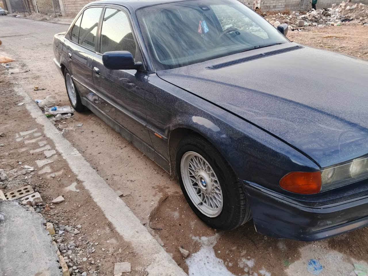 للبيع بي ام كاسح موديل ١٩٩٥ حجم ٧٤٠ 
محرك وكير بلاديات جدد وارد يابان شادهم 
تبريد شغال ثلج منضومه بل كامل مبدله 
كهربائيات كلها شغاله ما بيها اي جطلات بلادي
مصبوغه عام بدون حادث ما بيها اي ضرر او خياس 
سياره فول مواصفات للخير كلشي بيها شغال وبلادي 
السعر ٦٠ ورقه وبي مجال للشراي العنوان بغداد حي الخضراء 
*********** للستفسار اتصل بغداد, العراق
