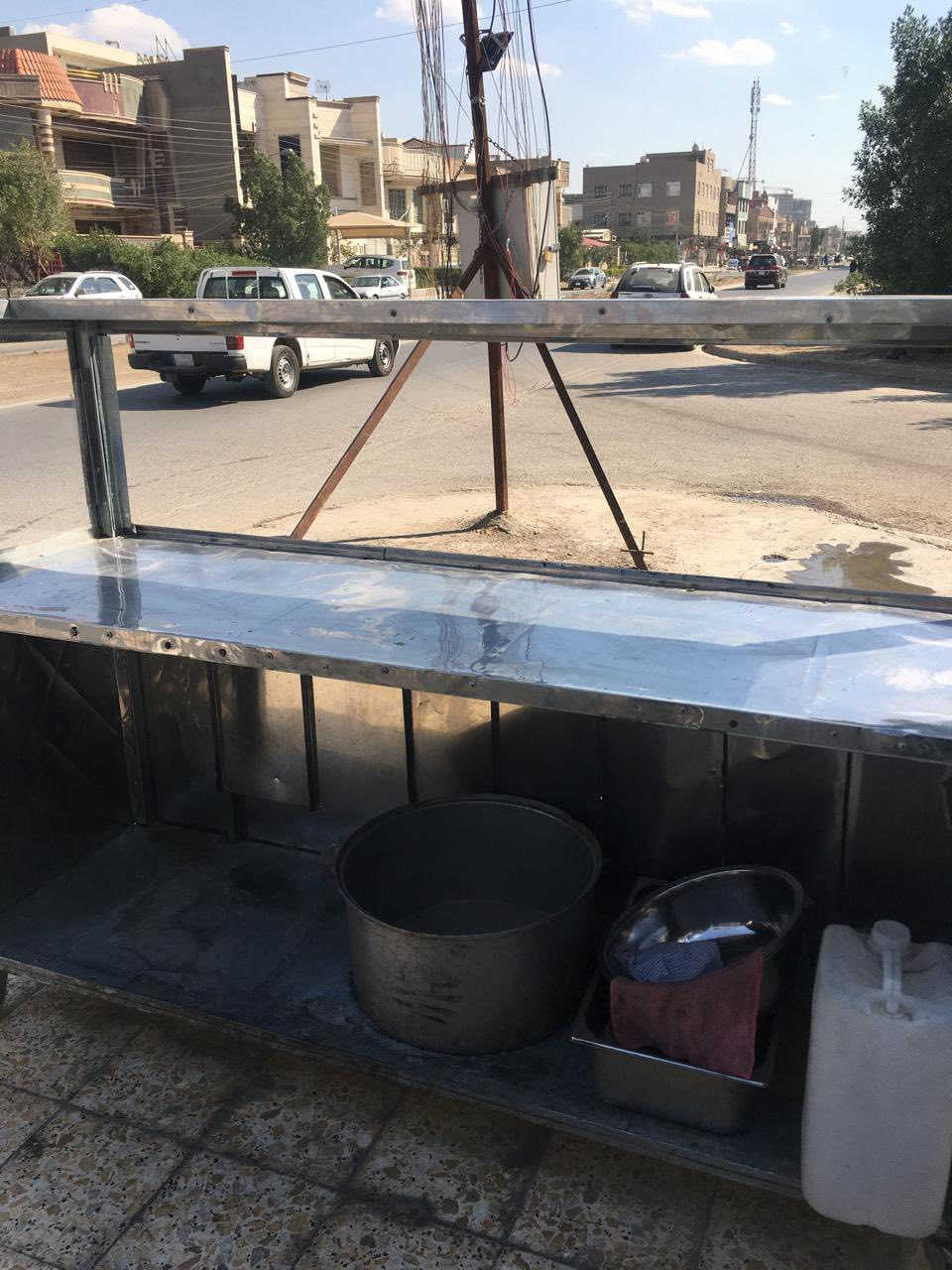 السلام عليكم عندي اغراض جاهزه استعمال قليل
للبيع حمايه طعام5خانات مع ميوزه سيل ستيل جدد مع كافه ملحقاته مع شوايه كامله وجاهزه وماطور شغال استعمال قليل 
التواصل والاستفسار  
***********
