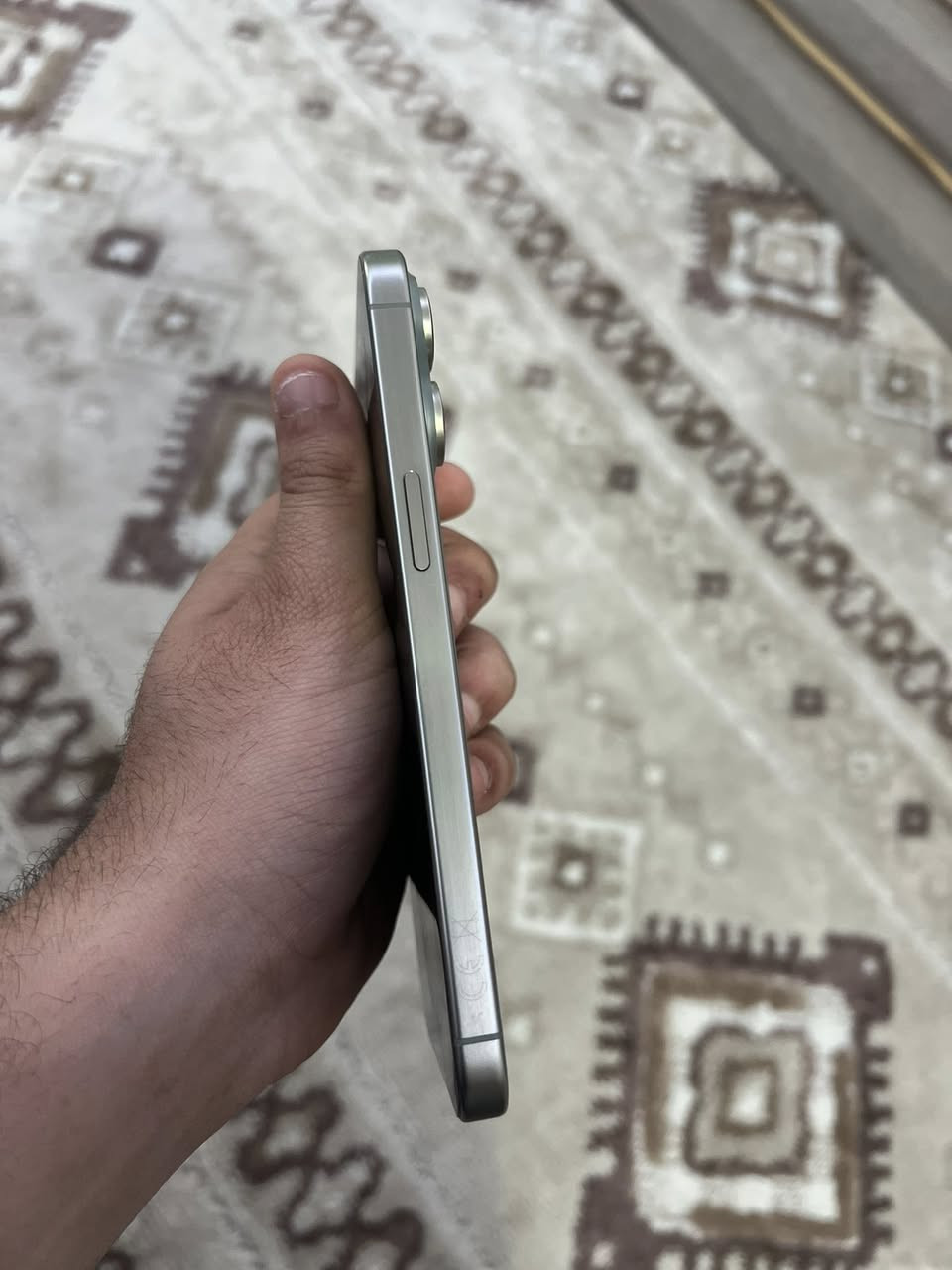 السلام عليكم
15 pro max
تيتانيوم 
السعر :: 525  وبي مجال بسيط !
100 🔋
Cycle 10
مبدله بوحده اخت الاصليه
شاشه بيها شامات موضح بل صور
تلفون مكفول ممبدل اي شي غير البطاريه
256
AA/A
السعر 525 وبي مجال بسيط !
***********
مكاني ديوانيه  مركز
