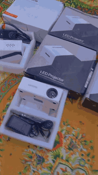 لدينا كاميرات داتا شو بدقه عاليه وجودة ممتازة للاستفسار راسلونا واتساب...