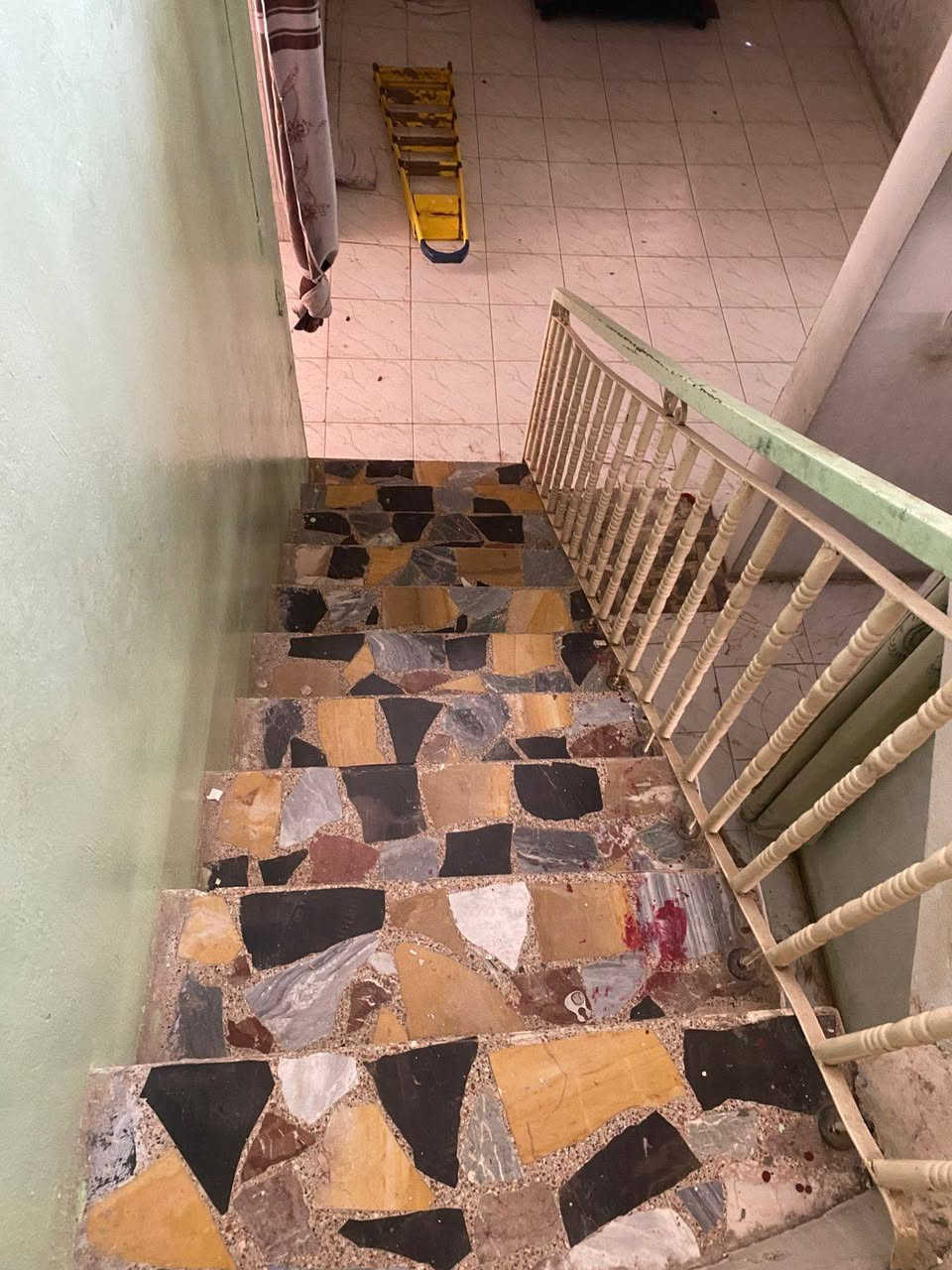 يا الله عرضنا لهذا اليوم بيت للايجار مساحه 200 متر 
طابقين 
يحتوي على 4 غرف نوم 
الموقع شارع 80 من جهة كربلاء 
قرب جامع الرحمان 
سعر  الايجار 400 قفل 

للاستفسار الاتصال على الرقم ***********

