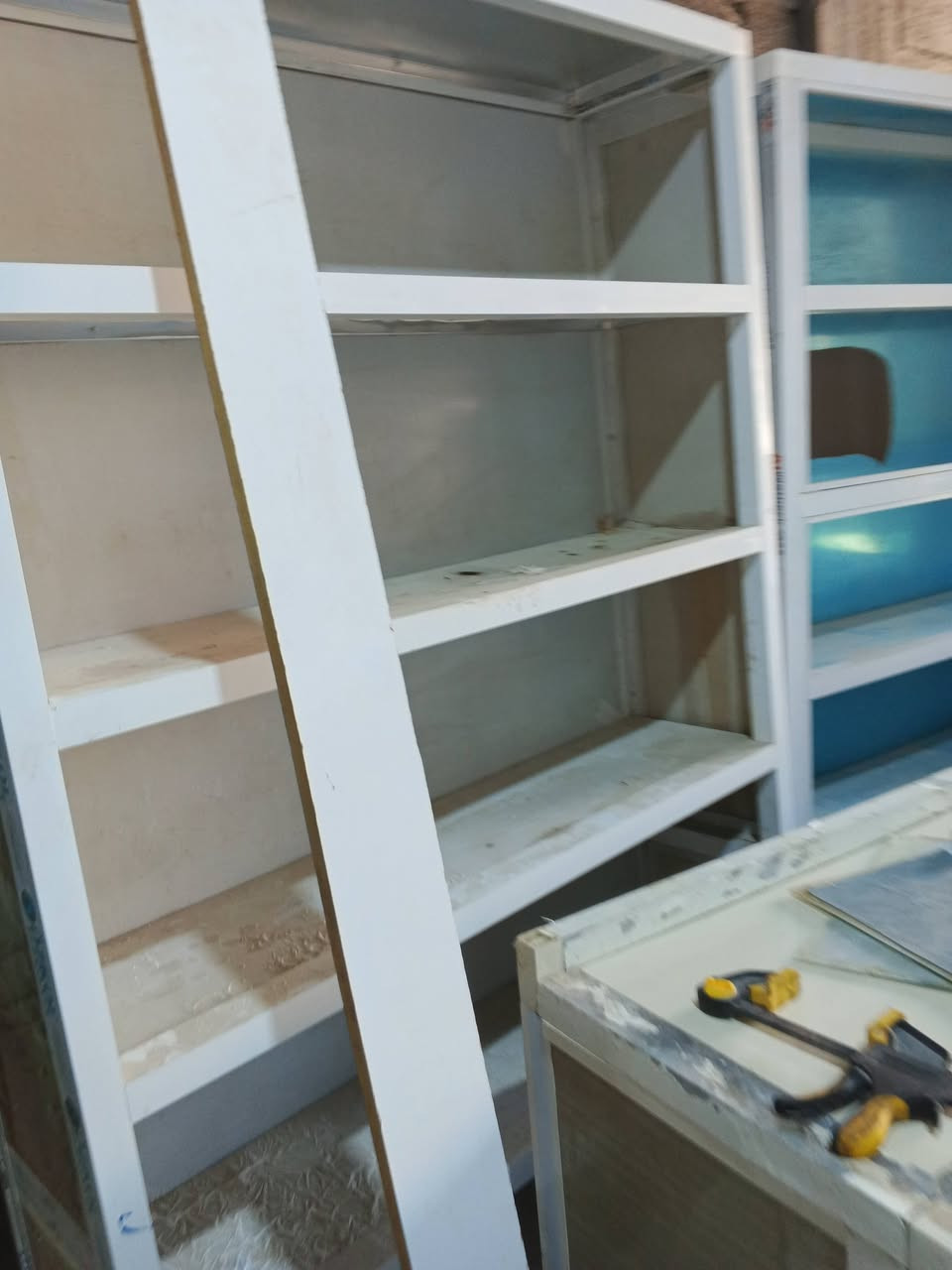 رفوف صيدلية 11رف مع زاوية مستعملات خلي رقم وتعال شيلعن بس بالمعقول
***********
