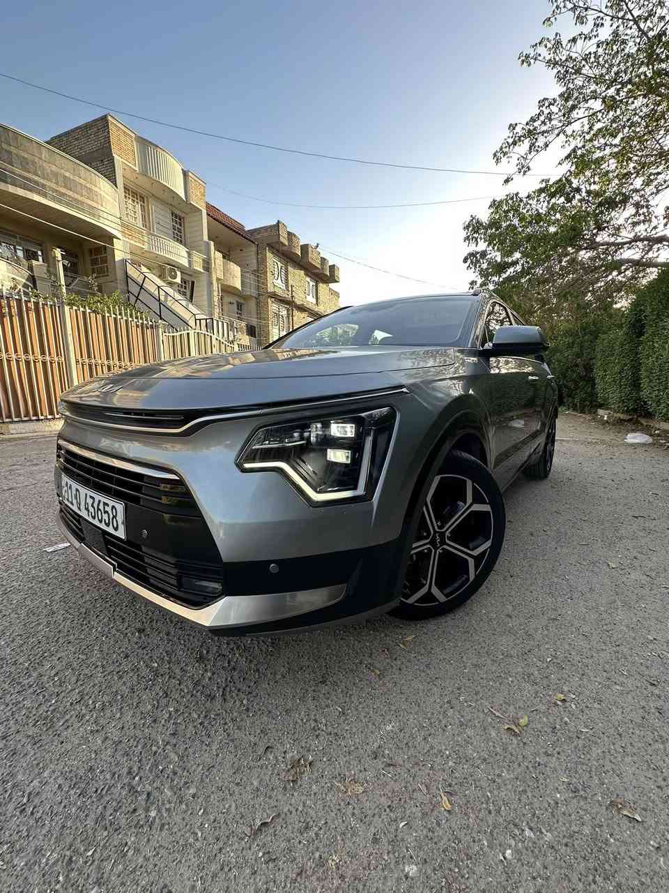 السلام عليكم 
كيا نيرو هايبرد موديل 23 ماشية 85 km ضررها تبديل بنيد بدون شاصي بدون دواخل الايرباكات كلها سليمة  صور الحادث موجودة 

السيارة فول مواصفات
 
✅ لايتات لد عدستين 
✅ ويل الحجم الجبير ١٨ 
✅ كراسي جلد ومخمل 
✅كراسي تدفئة وكهرباء 
✅فتحة سقف 
✅ شاشة الحجم الجبير 
✅حساسات وكامرة 
✅بصمة وتشغيل عن بعد 
✅ رادار امامي وجانبي 
✅نقطة عمية
✅ تحديد مسار ومثبت سرعة 
وتحذير من الاصطدام 
✅ تبريد امامي خلفي مناخين
✅اوتو هولد وهاند بريك بصمة  
✅ لد داخلي متغير 
✅ اشاير بالمري وشفط
وبعد هواي مواصفات بيها المعروفة

تخم تايرات جديدة السيارة نظيفة كلش وجاهزة مابيها اي نقص 
السيارة باسمي وتحويل ثاني يوم 
السعر ١٦٨ وبيها مجال للشراي 
السيارة مكانها بغداد ***********
