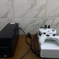 اكس بوكس سيريس اس للبيع مع كافت ملحقاته وكارتونته موجوده ومستخدم فتره ...