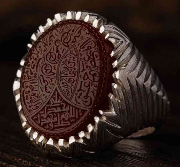 سلام عليكم متوفر مكينه للبيع لنقش على الاحجار الكريمه مع الدوره وشغلها مثل ما موضحه بصوره المهتم يتواصل وياي خاص او على الوات ساب ***********
