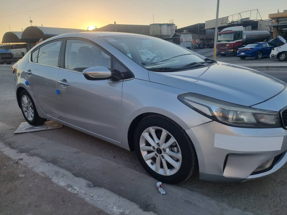 السلام عليكم سيراتو وارد كوري موديل 16 شكل 17 فول موصفاته عدا الفتحه رقم دوله بسمي 
بيه 3 قطع صبغ بكوري 
السعر 120 
استفسار ***********
*********** البصرة, العراق
