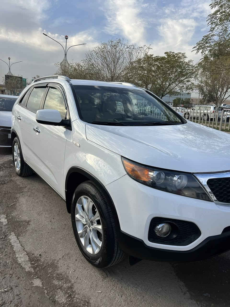 كيا سورينتو موديل 2011 رقم سليمانيه دولي
بدون صبغ بدون تبديل بدون تعديل 
محرك اربعه سلندر دوش  المرغوب
كير ومحرك شرط بدون عيب 
تايرات حداديه جديد 
دفتر بانزين موجود تحويل مباشر
شاشه ايباد وكامره دوار وتشغيل عن بعد
مكان كركوك سعرها 145$ ومجال
للأستفسار ***********
