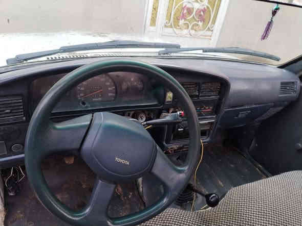 السلام عليكم سيارة 1993 شاصي مكفول مكينة نظيفة كرون سيدة حداديه نضيفه السعر ٥٠ ورقه وبيه مجال المكان ذي قار قضاء الرفاعي الرقم ***********
