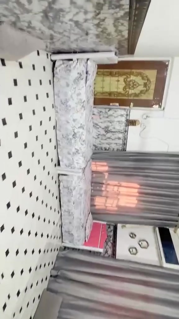 السلام عليكم تم تنزيل السعر بيت للبيع مساحه200mمربع واجهه(10) صاله ومطبخ وهول واستقبال وغرفه وحمامات 3 البيت سعره 190للاستفسار اتصال ***********
