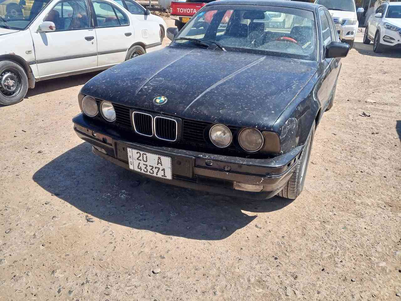 سلام عليكم للبيع بي ام موديل 90 حجم 500 كير عادي مكينه جديده تبريد ثلج تخم تاير صدر رقم ديالى ستويه ورقم جدجد تحويل ثاني يوم مكان السياره واسط العزيزيه معروضه ب 32وبيه مجال ***********
