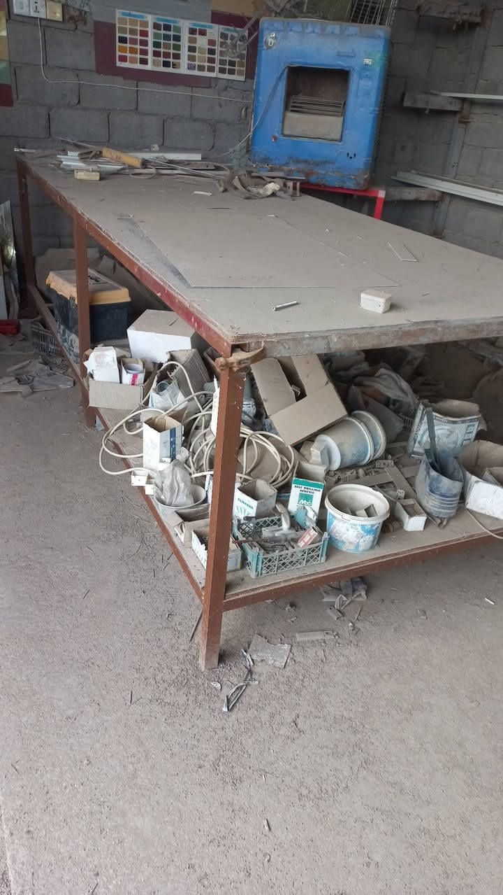 كتر يلمز +معواجة مترين وعشرة شرط نضافة فول  +ميز عمل +
ميز كتر +رفوف بليت .دريل شد نوع توتال+دريل عمل ال جي .كوسرة .منشار كهربائي للإستفسار ***********
