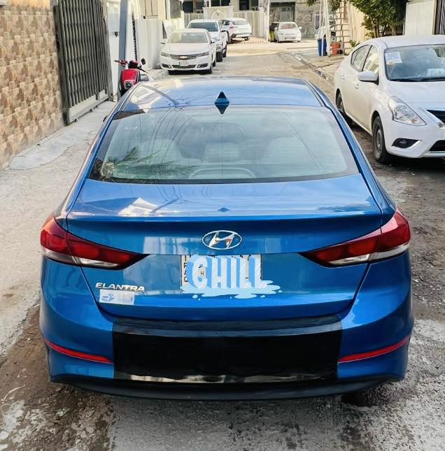 السلام عليكم
للبيع هونداي انترا 

وارد امريكي 

موديل 2018 

رقم بغداد باسمي 

ماشية 90 

حادث خفيف كلش طخه بين الباب واجاملغ خلفي بدون تبديل 

صور حادث بمنشور 

بدون دواخل كفاله 

ليبل واحد 

محرك الفين دوش 

مكان سيارة بغداد 

سعر 118 وبيه مجال 

رقم تلفون ***********
