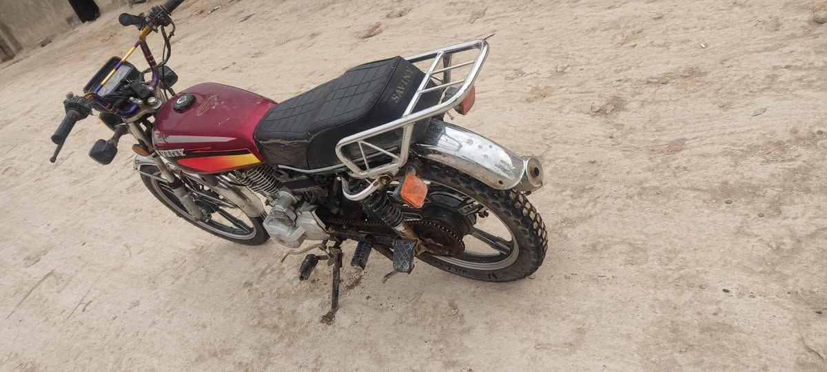 السلام عليكم دراجه سيڤان للبيع الموديل 2020 اوراق اصوليه مكينه مامفتوحه الدراجه شغاله سلف كلش نضيفه السعر 350 وبيها مجال بسيط مكان الدراجه المحاويل رقم الهاتف *********** رجاءاً موشراي لٱ تتصل بيه
