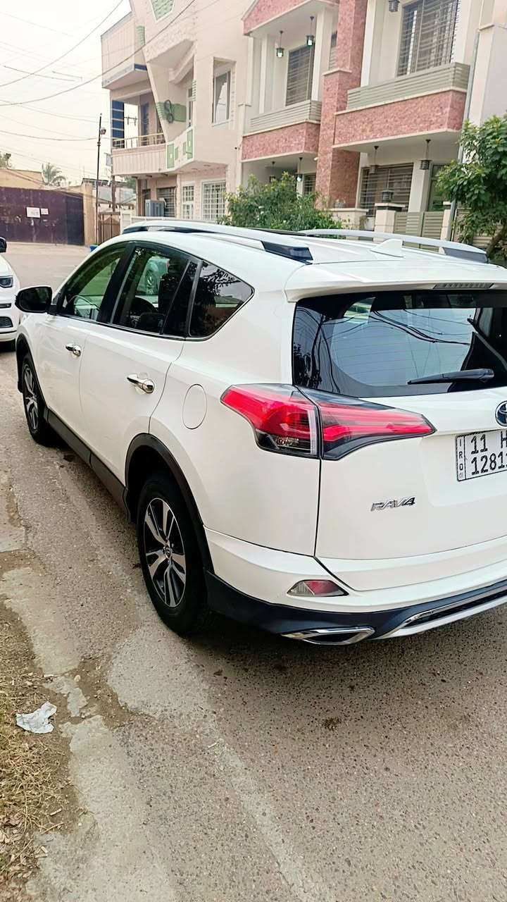 سلام عليكم راف فور موديل ١٨ بغداد حادث صطحي صور حادث داخل الصوره قطع ونص صبغ بنيد +قبغ الجنطه نص والباقي كفاله بدون دواخل شاصي تكم لغد مكفوله *********** اتصال *********** وتساب بغداد والسعر ١٧٣ وبيها مجال بصيط
