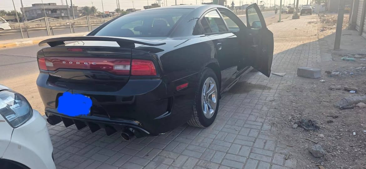 السلام عليكم 
ادوات ادوات ادوات
جارجر 2014 بدون كصه وكفاله من السرقه السياره خير من الله ترايك العراق كله جاهزه وما ناقصه شي بس حداديه لوحات شماليه سعر 70 ورقه وبيه مجال  للاستفسار ***********
