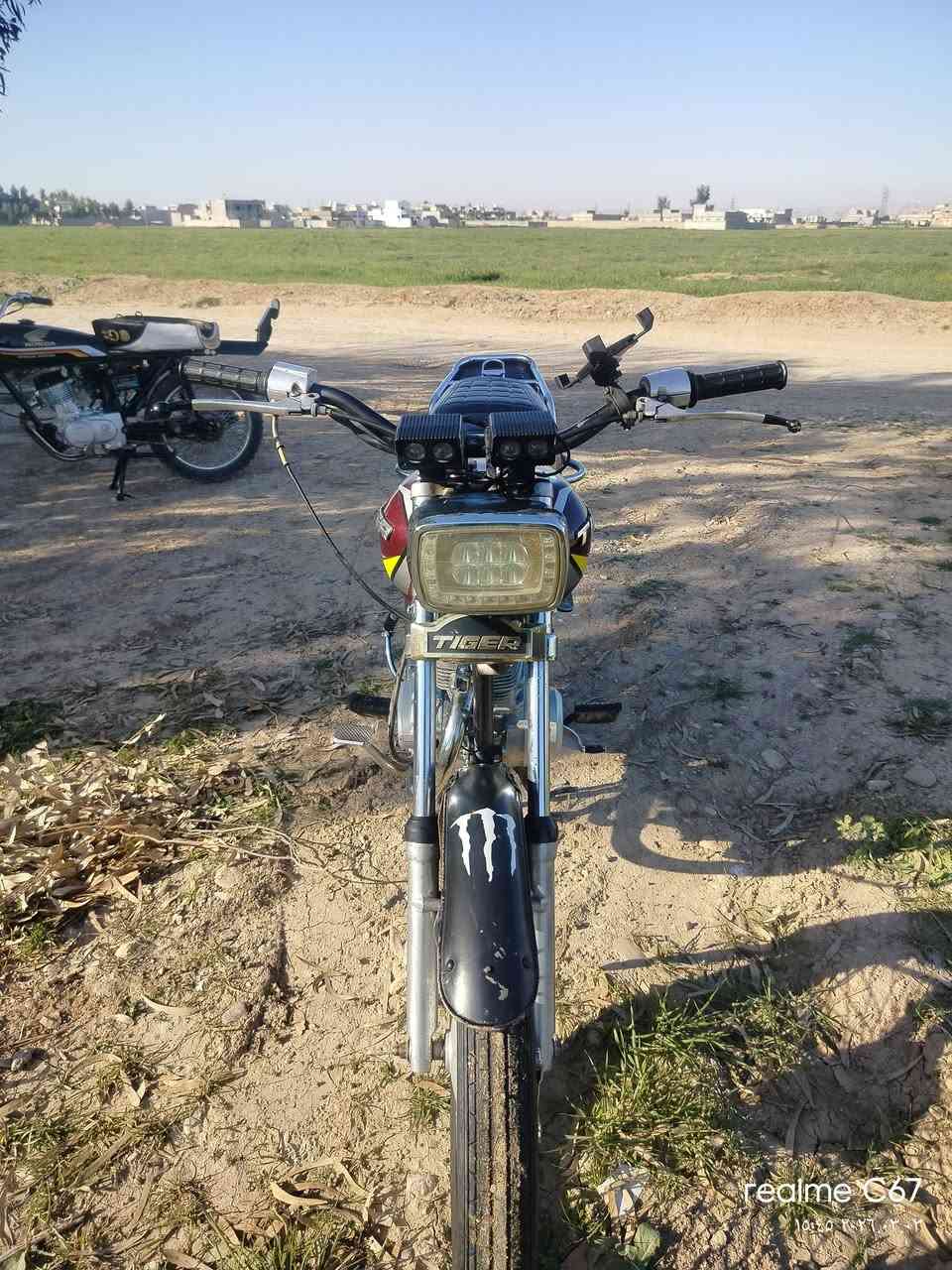 السلام عليكم ماطور تايكر 2019 معمر جديدة كلاجات جديدة شرط قبل الأسبوع مكينة لاصوت لادخان شرط ماطور كامل شرط سعر 450 بي مجال لي طيبين ما موجود بل خاص بس خابر (*********** _ ***********) 
🫡
