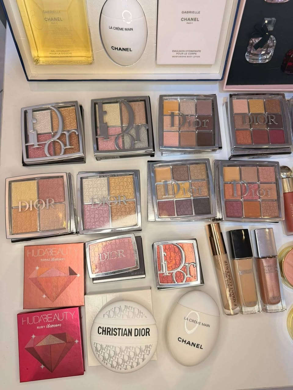 Attention beauty 💄📢 brings you authentic Sephora USA products at wholesale prices ! From Hong Kong 
· 100% authentic , sourced direct from Sephora.
· Featuring HUDA, FENTY, DIOR & other hot brands.
#perfume 
#gift
#cosmetic
#Lipstick
#Eyeshadow
#makeup
#skincare
#perfume
#MiniPerfume
#wholesaler
#sephora
#sheglam 
#dutyfree
#Chanel #Dior #YSL 
#LaMer  #RareBeauty #Lancôme #Tarte #CharlotteTilbury  #FENTYBEAUTY


**إذا كنت صاحب هذا الإعلان وتريد حذفه لأي سبب، رجاءا أرسل رسالة إلى الدعم الفني**