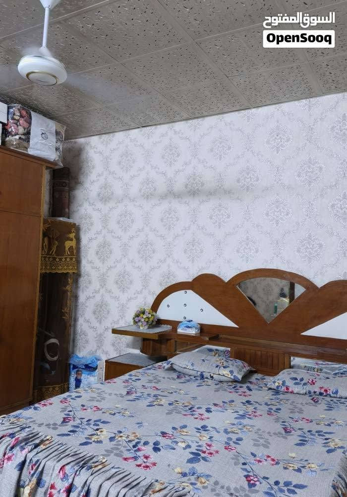 بيت للبيع في الاصمعي الجديد قرب السوق يم المستنوصف
 المساحة 135م
 الجديد بصف الركن 
غرفتين وصالة واستقبال
البيت جاهز ماناقص اي شي 
***********
***********للاستفسار
السعر170مليون
