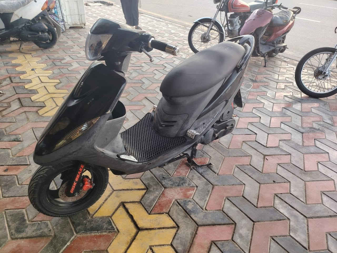 السلام عليكم دراجه للبيع دراجه رمبه مطلعينها ختم واحد دراجه عنوان أبو رمانه سعرها ٩٠٠ وبيها مجال قليل هاذه رقمي ***********
