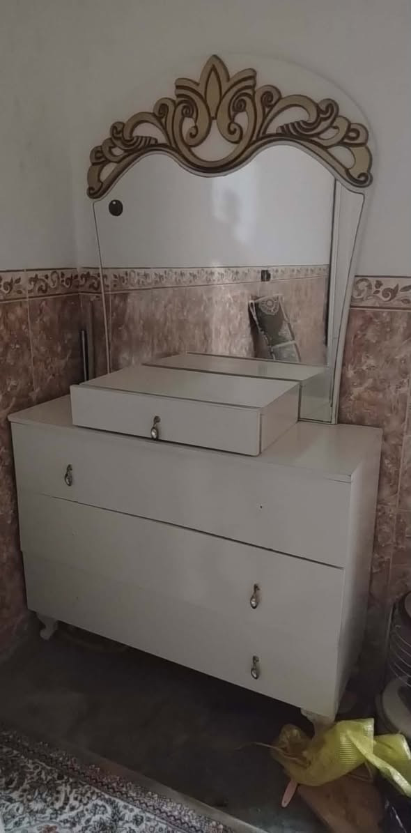 سلام عليكم غرفه نوم تركي اصلي نظيف جدا جدا جدا ويا دوشك 6 قطع داخل سرير صوميه غرف كولش حلوة ويا دوشك اصلي درجه اولى سعر الغرفه 450 الف العنوان كلار شراي اتصل على رقم بى واتساب هم ***********
