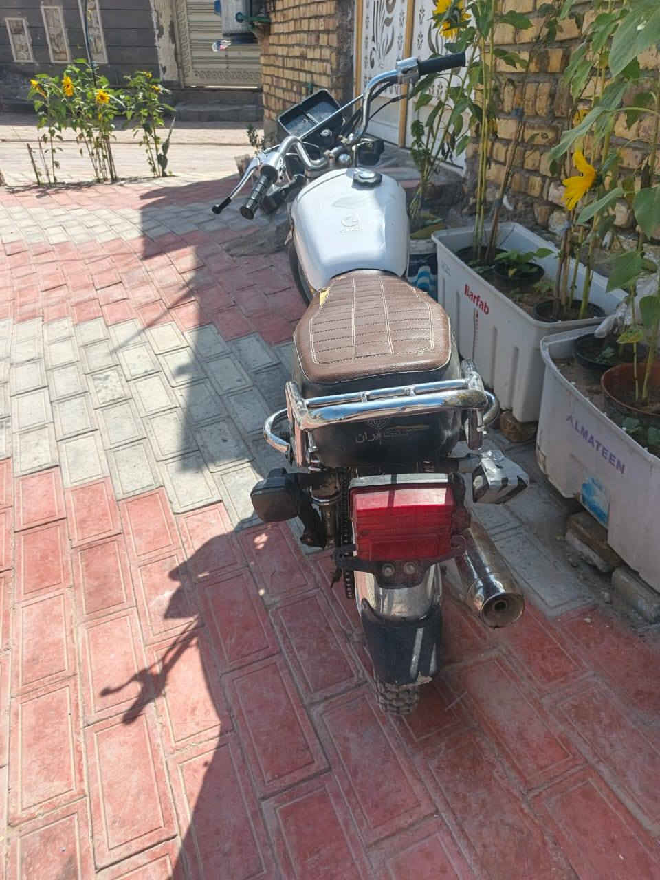 السلام عليكم دراجه للبيع دراجه مديل ٢٣ أوراق  مامحتاجه شي شغاله وعلى حسب الأصول السعر٥٥٠ المكان كربلاء طويريج  الاتصال على الرقم ***********
