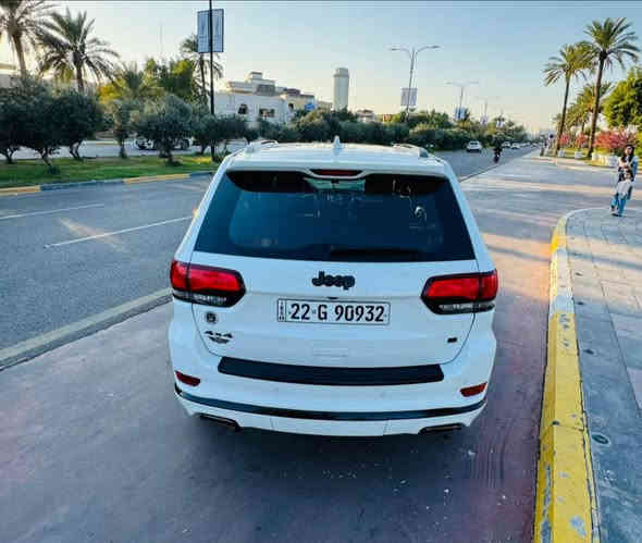 جيب غراند شيروكي 2022🤍🔥
وكـالـة هارلـم

📏 الممشى: 21 ميل فقط
🎖️ فئة S
⚪ اللون الخارجي: أبيض
🔴 اللون الداخلي: أحمر
⚙️ محرك مكفول بالكامل
🛞 نظام الدفع: 4×4
🔄 كير أوتوماتيك
☀️ فتحة سقف
🖥️ شاشة وسطية + بلوتوث
📸 كاميرا خلفية
📟 حساسات أمامية وخلفية
🔑 دخول وتشغيل بصمة
🚦 كروز كنترول
🎛️ تحكم ستيرن
💡 كشافات LED
🛡️ نظام ABS + ESP
♨️ كشنات تدفئة وتبريد

🛠️ الحالة:
✔️ السيارة خالية من الحوادث
✔️ فقط شخوط بسيطة + باب خلفي عكس السائق طخة بسيطة راجعة بارد
✨ نظيفة من الداخل والخارج
🧰 صيانة منتظمة
❌ لا يوجد أي عطل

💵 السعر: 430 ورقه وبيها مجال
📍 مكان تواجد السيارة: بغداد – المنصور
📞 رقم صاحب السيارة: ***********

الصفحة مكلف بالنشر
