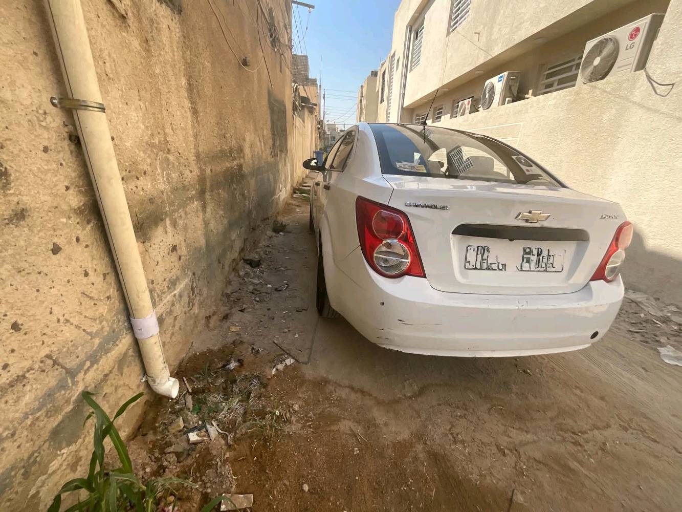 🚗 للجادين فقط – شفروليه سونيك 2012 وارد خليجي 🚗

إذا تبحث عن سيارة اقتصادية، نظيفة، وسعرها مناسب، فهذه فرصة تستحق المعاينة.

✅ المواصفات:

- شفروليه سونيك موديل 2012 – وارد خليجي.
- مكينة وكير مكفولات.
- بدون صبغ، فقط بارد كما هو موضح بالصور.
- السنوية جديدة وباسمي.
- التحويل مباشر ثاني يوم.
- رقم بغداد – مشروع وطني – الهزة جديدة.
- السيارة كاملة ولا يوجد أي نقص.
- صدر الأمامية (الحديد) تم شده قبل أسبوع.
- صدر الخلفية جديد وتم تبديله.
- تخم تايرات جديد.
- بطارية جديدة تم تبديلها قبل يومين.

🔧 الملاحظات بكل أمانة وشفافية:

- تحتاج فقط كمبريسر.
- يوجد صوت رواجز عند أول تشغيل فقط، وبعدها يختفي.
- دهن المحرك مبدل قبل يومين.

السيارة معروضة بكل مصداقية، ولا أخفي أي ملاحظة عن المشتري. افحصها بأي مكان، وجيب ميكانيكي تثق به، وإذا عجبتك توكل على الله.

📍 الموقع: بغداد – حي الجهاد.
📞 للاتصال: ***********
💰 السعر: 63 قابل للتفاوض للمشتري الجاد وبعد المعاينة فقط.

رجاءً اقرأ الإعلان كامل قبل الاتصال، والاتصال للجادين فقط.