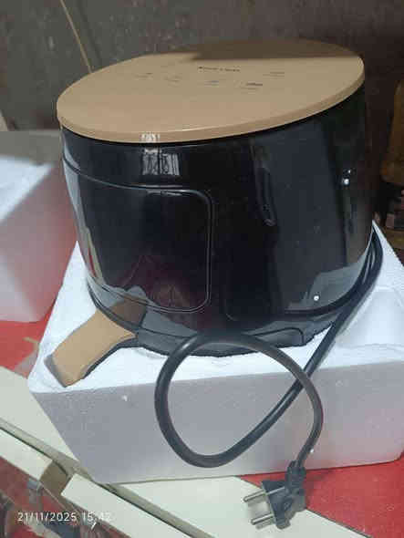 سلام عليكم قلاية هوائيه اشتريته ومحتاج واريد ابيعها ما مستخدمه ولا مرة 6 لتر تكفي دجاجه كيلوين 65 وبيه مجال مكاني البصرة ابوخصيب ***********
