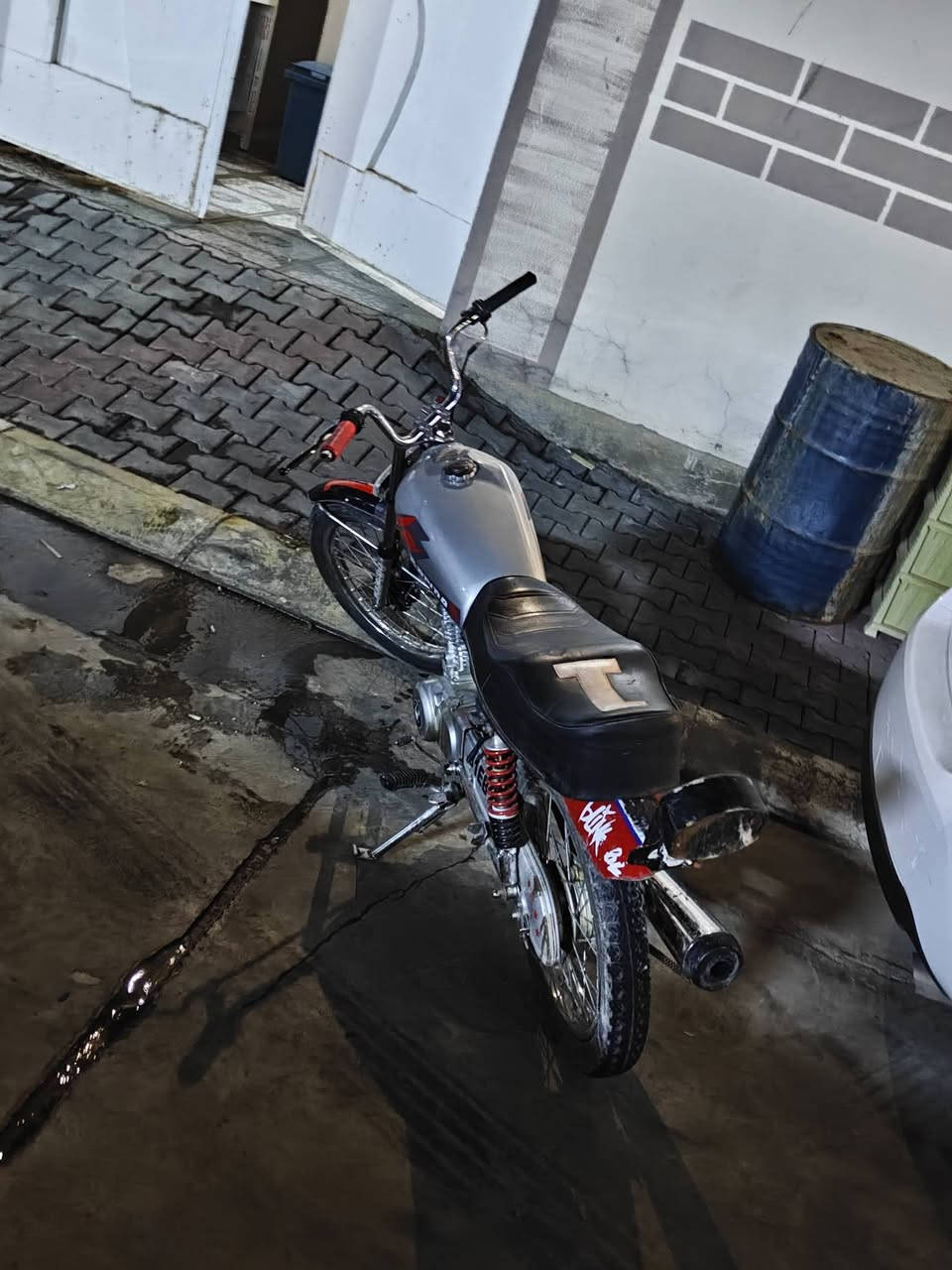 سلام عليكم
ماطور رياضي  للبيع 
رابيدو ٦احرف اصل 
موديل 25 شاصي 19
        اوراق 
ماطور ي عيب ما بي 
و سعر 575بي مجال 
مكاني خانقين حي عسكري 
رقم ***********
