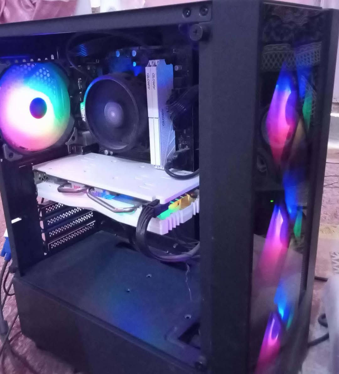 حاسبة pc للبيع
نظيفة جداً و استخدام قليل أيضاً 

المعالج : AMD Ryzen 5 5600G
كارت الشاشة : rx580 
الرام : RAM 16 GB
اللوحة الأم : B550
هارد : جديدhdd 500 + m.2 /128g 
البور سبلاي : جديد ٦٥٠ واط من شركة ثرمالك THERMALRIGHT

ملحقات : شاشة عادية حجم ١٧ نوع قديم LG
+ ماوس و كيبورد

#المعلومات الاضافية داخل الصور 

#الحاسبه حالياً مفرمتها

لكن سابقاً شغلت عليها كل الالعاب تقريباً 
 اون لاين 
 و اوف لاين

السعر : ٤٧٥ ألف  
 مكاني النجف 
سبب البيع عدم وجود وقت فراغ

للتواصل: ***********
